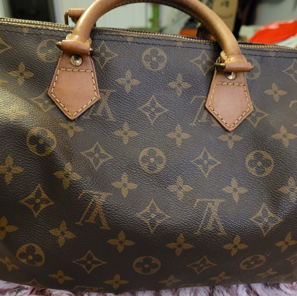 EMT Louis Vuitton vintage speedy 30 all LV ❤️s should have one - Picture 2 of 16